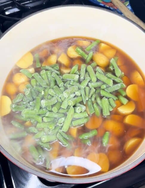Beef broth and green beans in stew