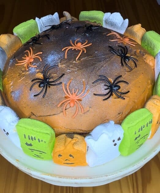 Toy Spiders on cake